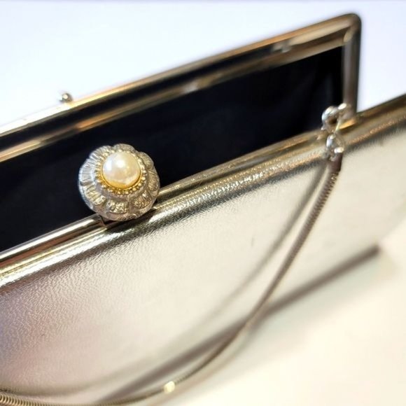 VINTAGE Glam Silver Metallic Faux (?) Leather Pearl Snap Jeweled Clutch Handbag - Picture 6 of 7